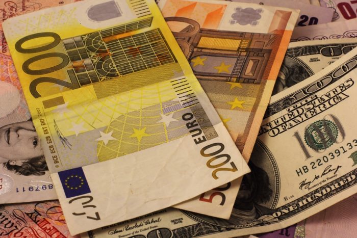 Прогноз курса евро на апрель 2022 года – мнение аналитиков, таблица по дням