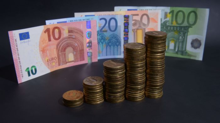 Прогноз курса евро на февраль 2022 года – мнение экспертов, таблица по дням